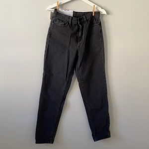 URBAN OUTFITTERS BDG BLACK HIGH RISE MOM JEANS